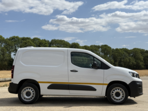 2023 Peugeot Partner 1.5 Partner Standard 1000 Professional Premium+ Bhdi 100 S&s Manual in White — image 2