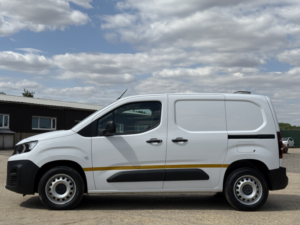 2023 Peugeot Partner 1.5 Partner Standard 1000 Professional Premium+ Bhdi 100 S&s Manual in White — image 6