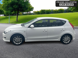 2011 Hyundai I30 1.6 Crdi Comfort Auto Euro 4 5dr in White — image 2