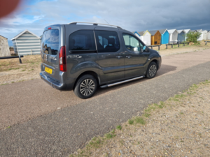 2014 Peugeot Partner Tepee 1.6 Hdi Tepee S in Grey — image 4
