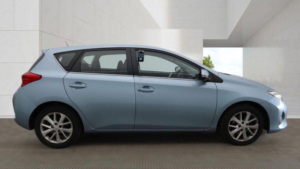 2014 Toyota Auris 1.6 V-Matic Icon Euro 5 5dr in Blue — image 6