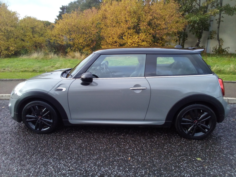 2019 MINI Hatch Cooper Sport 1.5 3-Door Hatch in Grey — image 1