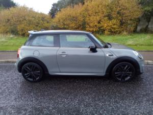 2019 MINI Hatch Cooper Sport 1.5 3-Door Hatch in Grey — image 2