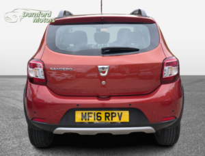 2016 Dacia Sandero Stepway 0.9 Stepway Laureate Tce 90 in Red — image 5