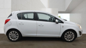 2012 Vauxhall Corsa 1.4 16v Se Auto Euro 5 5dr in White — image 5