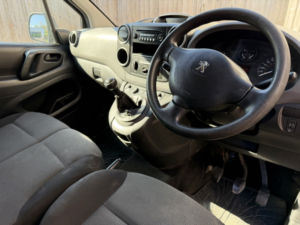 2018 Peugeot Partner 1.6 Bluehdi 648 S in Blue — image 6