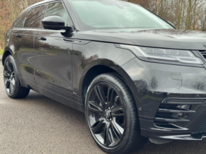 2020 Land Rover Range Rover Velar 3.0 D300 R-Dynamic Se Auto 4WD Euro 6 (s/s) 5dr in Black — image 3