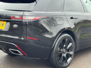 2020 Land Rover Range Rover Velar 3.0 D300 R-Dynamic Se Auto 4WD Euro 6 (s/s) 5dr in Black — image 6