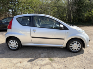 2008 Peugeot 107 1.0 12v Urban in Silver — image 2