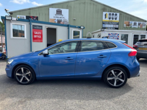 2016 Volvo V40 1.5 T2 R-Design Auto Euro 6 (s/s) 5dr in Blue — image 5