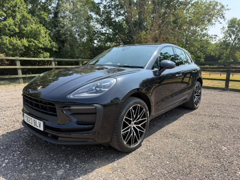 2023 Porsche Macan 2.0 T in Black — image 1