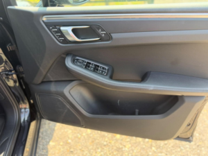 2023 Porsche Macan 2.0 T in Black — image 6