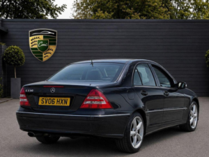 2006 Mercedes-Benz C Class 2.5 C230 Avantgarde Se 7g-Tronic 4dr in Black — image 5