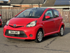 2014 Toyota Aygo 1.0 Vvt-I Move in Multicolour — image 2