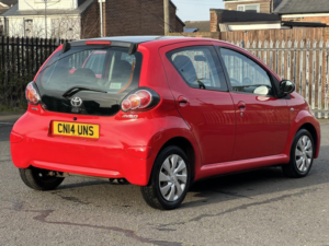 2014 Toyota Aygo 1.0 Vvt-I Move in Multicolour — image 3
