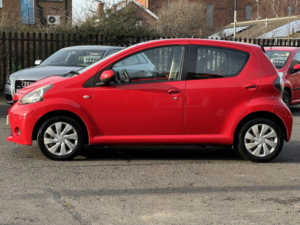 2014 Toyota Aygo 1.0 Vvt-I Move in Multicolour — image 6