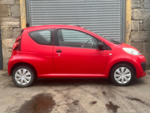2013 Peugeot 107 1.0 12v Access Hatchback 3dr Petrol Manual Euro 5 (68 Ps) in Red — image 3