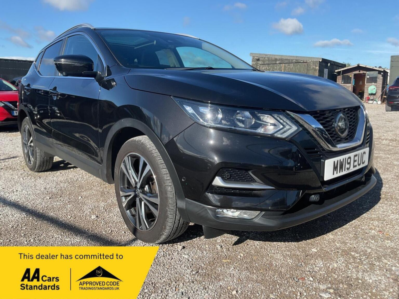 2019 Nissan Qashqai 1.3 Dig-T N-Connecta Euro 6 (s/s) 5dr in Black — image 1