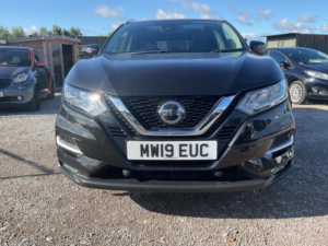 2019 Nissan Qashqai 1.3 Dig-T N-Connecta Euro 6 (s/s) 5dr in Black — image 2