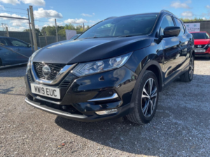 2019 Nissan Qashqai 1.3 Dig-T N-Connecta Euro 6 (s/s) 5dr in Black — image 3