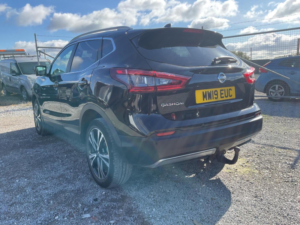 2019 Nissan Qashqai 1.3 Dig-T N-Connecta Euro 6 (s/s) 5dr in Black — image 4