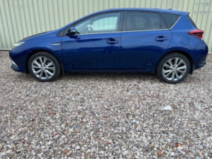 2017 Toyota Auris 1.8 Vvt-H Excel CVT Euro 6 (s/s) 5dr (safety Sense) in Blue — image 5