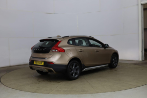 2014 Volvo V40 Cross Country 1.6 D2 Lux Powershift Euro 5 (s/s) 5dr in Bronze — image 6