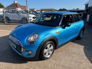 2015 MINI Hatch 1.2 One Hatchback 3dr Petrol Auto Euro 6 (s/s) (102 Ps) in Blue — image 3