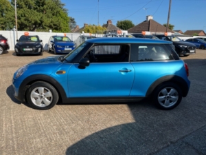 2015 MINI Hatch 1.2 One Hatchback 3dr Petrol Auto Euro 6 (s/s) (102 Ps) in Blue — image 4