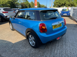 2015 MINI Hatch 1.2 One Hatchback 3dr Petrol Auto Euro 6 (s/s) (102 Ps) in Blue — image 5