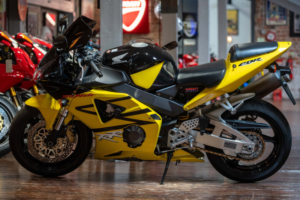 2003 Honda Cbr900rr Fireblade *954 Original Example* in Black — image 3