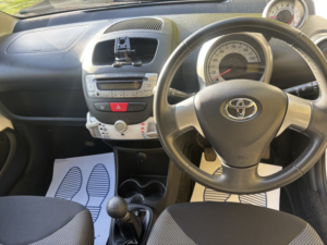 2012 Toyota Aygo 1.0 Vvt-I Fire in White — image 4