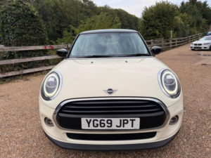 2019 MINI Hatch 1.5 Cooper Classic Euro 6 (s/s) 3dr in White — image 4