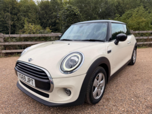 2019 MINI Hatch 1.5 Cooper Classic Euro 6 (s/s) 3dr in White — image 5