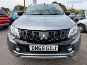 2019 Mitsubishi L200 2.4 Di-D Dc Challenger Pickup Double Cab 4dr Diesel Auto 4WD Euro 6 (181 Ps) in Grey — image 2