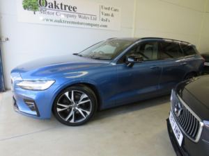 2020 Volvo V60 2.0 D4 R-Design Auto Euro 6 (s/s) 5dr in Blue — image 3