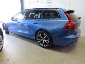 2020 Volvo V60 2.0 D4 R-Design Auto Euro 6 (s/s) 5dr in Blue — image 4
