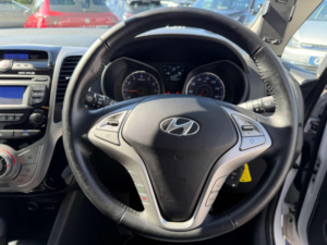 2013 Hyundai Ix20 1.6 Active Auto Euro 5 5dr in White — image 4