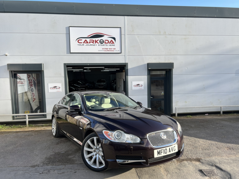 2010 Jaguar Xf 3.0 D V6 Premium Luxury in Red — image 1
