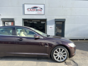 2010 Jaguar Xf 3.0 D V6 Premium Luxury in Red — image 5