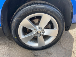 2021 Skoda Karoq 1.0 Tsi Se SUV 5dr Petrol Manual Euro 6 (s/s) (116 Ps) in Blue — image 4