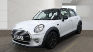 2015 MINI Hatch 1.5 Cooper D Auto Euro 6 (s/s) 5dr in Silver — image 2