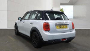 2015 MINI Hatch 1.5 Cooper D Auto Euro 6 (s/s) 5dr in Silver — image 3