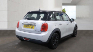 2015 MINI Hatch 1.5 Cooper D Auto Euro 6 (s/s) 5dr in Silver — image 4