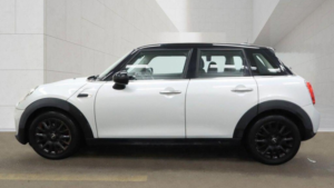2015 MINI Hatch 1.5 Cooper D Auto Euro 6 (s/s) 5dr in Silver — image 6