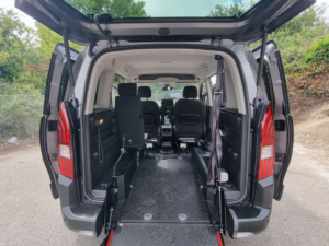 2021 Peugeot Rifter 1.5 Bluehdi Allure Premium in Grey — image 2