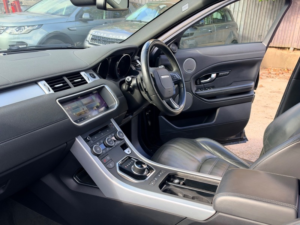 2017 Land Rover Range Rover Evoque Td4 Hse Dynamic in Black — image 5