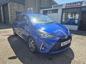 2017 Toyota Yaris 1.5 Vvt-H Excel in Blue — image 4
