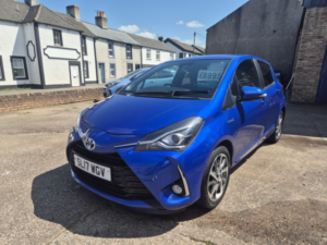 2017 Toyota Yaris 1.5 Vvt-H Excel in Blue — image 6