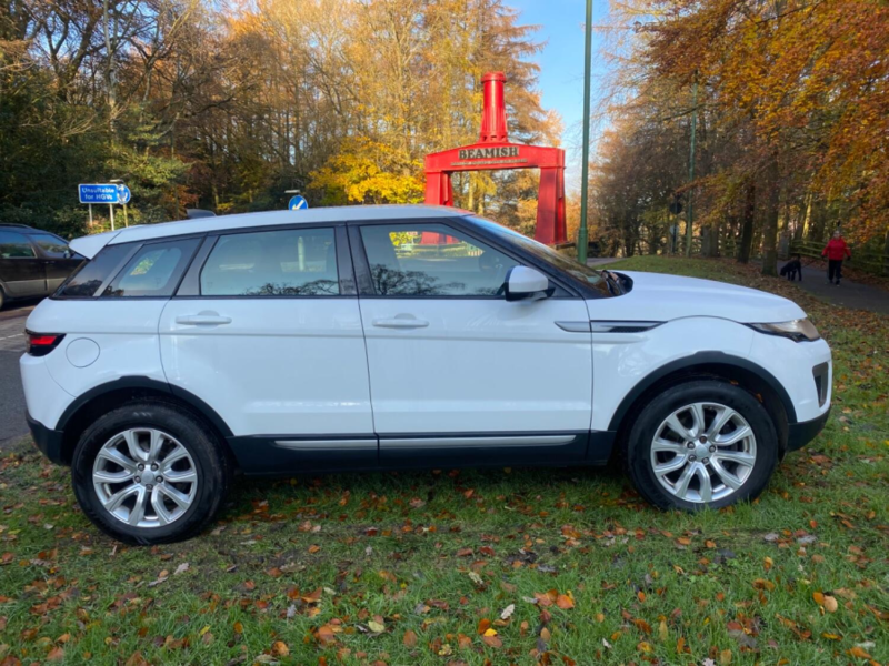 2017 Land Rover Range Rover Evoque 2.0 Td4 Se in White — image 1